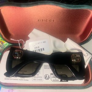 Gucci Black  GG107IS-00255 Sunglasses authentic with tags